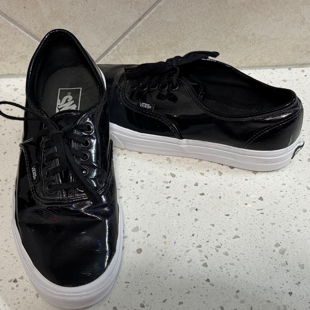 Rare Vans Lo Pro skater shoes like new blk patent leather
